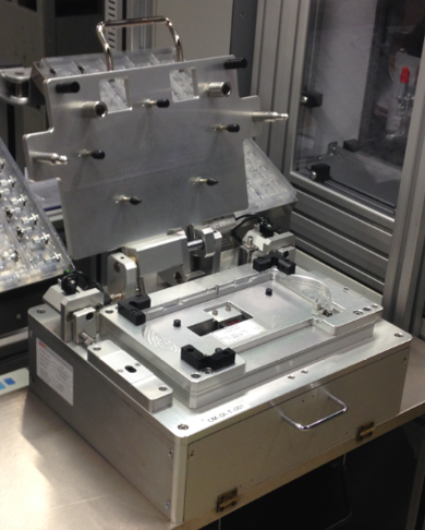 汽車(chē)電子產(chǎn)品螺絲裝配專(zhuān)機(jī)